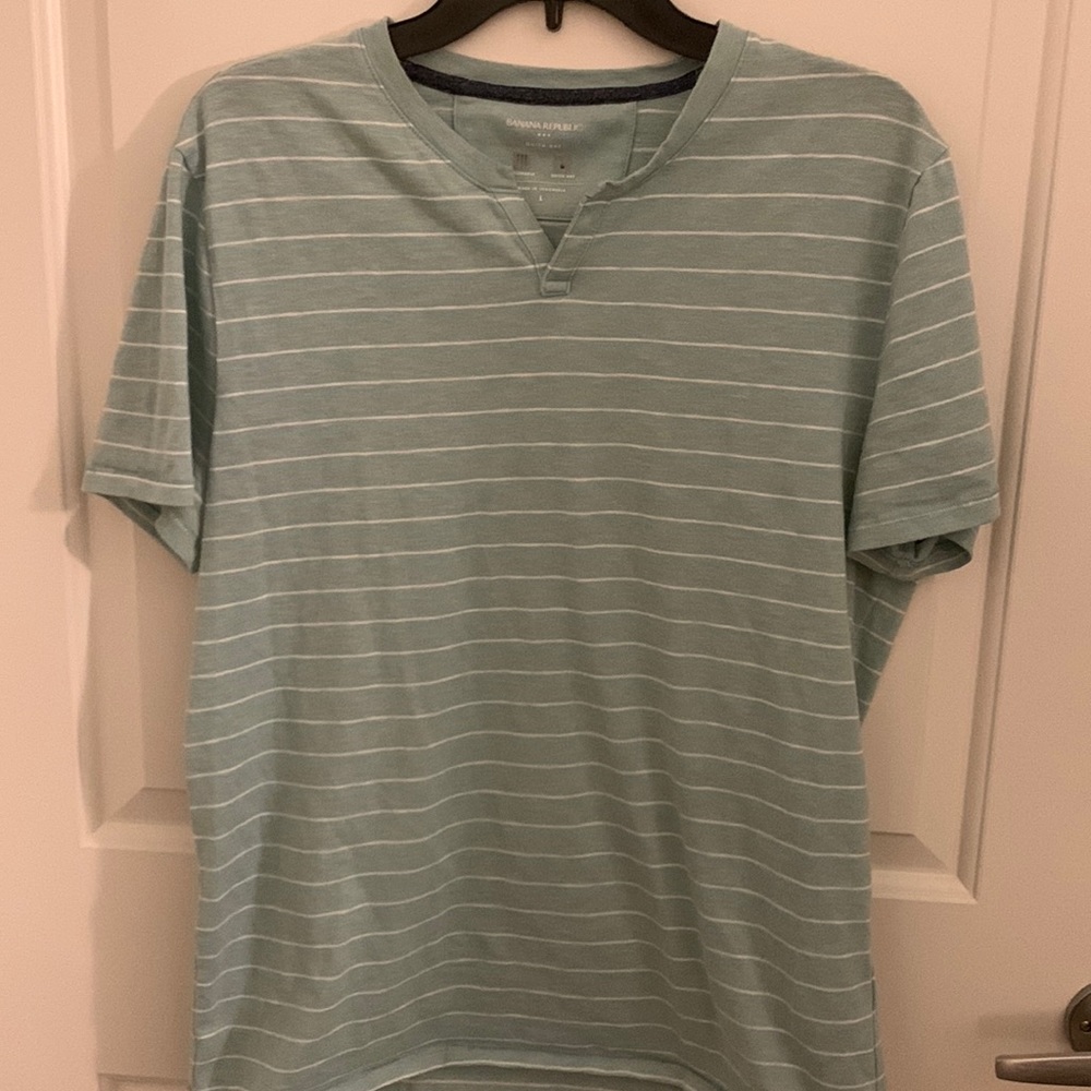 Banana Republic “Breathable Quick Dry” Tee- Large